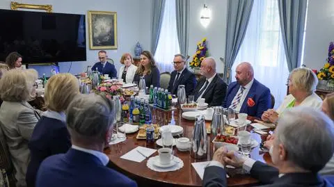 003_Andrzej_Duda_Spotkanie_Rady_ds_Zdrowia_16-06-2025_MB1_0522
