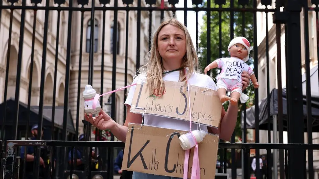 Protest w Londynie przeciwko zabijaniu dzieci w Strefie Gazy. Według palestyńskiego Ministerstwa Zdrowia ponad 30 procent wszystkich ofiar w Strefie Gazy od października 2023 r. stanowiły dzieci. 