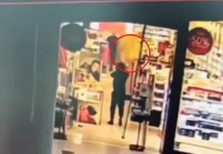 Rozpylili gaz, ukradli perfumy za kilkadziesiąt tysięcy złotych