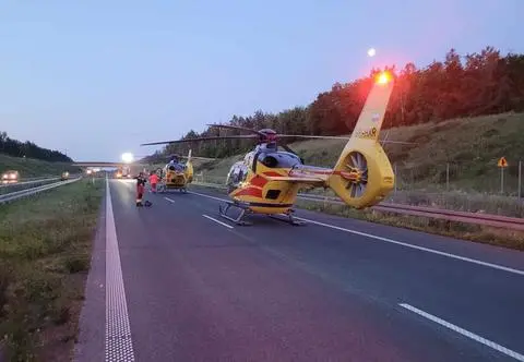 Zderzenie na drodze ekspresowej, troje rannych. Lądowały dwa śmigłowce