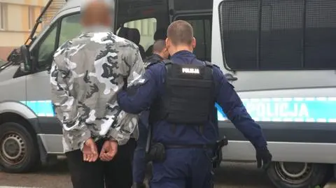 Mężczyźni usłyszeli zarzuty rozboju i bezprawnego pozbawienia wolności.