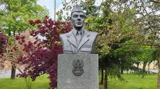 Pomnik generała Władysława Andersa w Krośniewicach