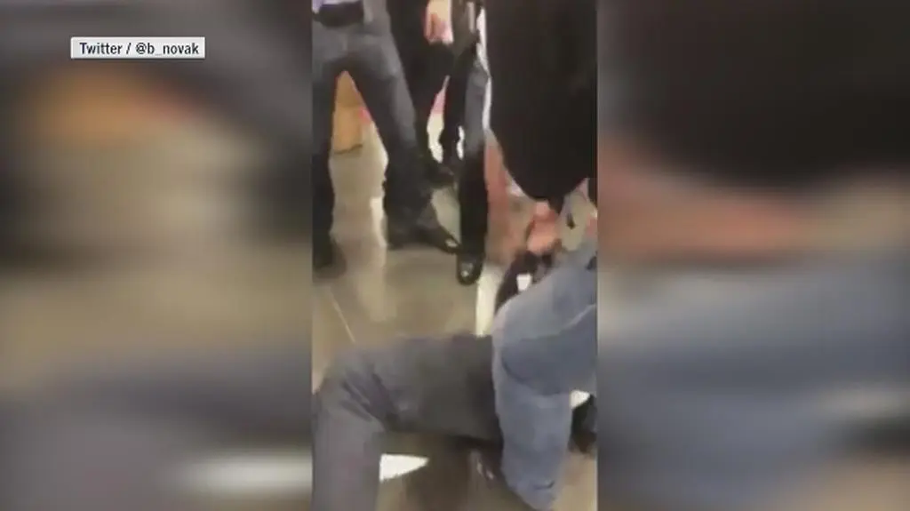 Politycy opozycyjni siłą wyprowadzeni z siedziby węgierskiej stacji telewizyjnej
