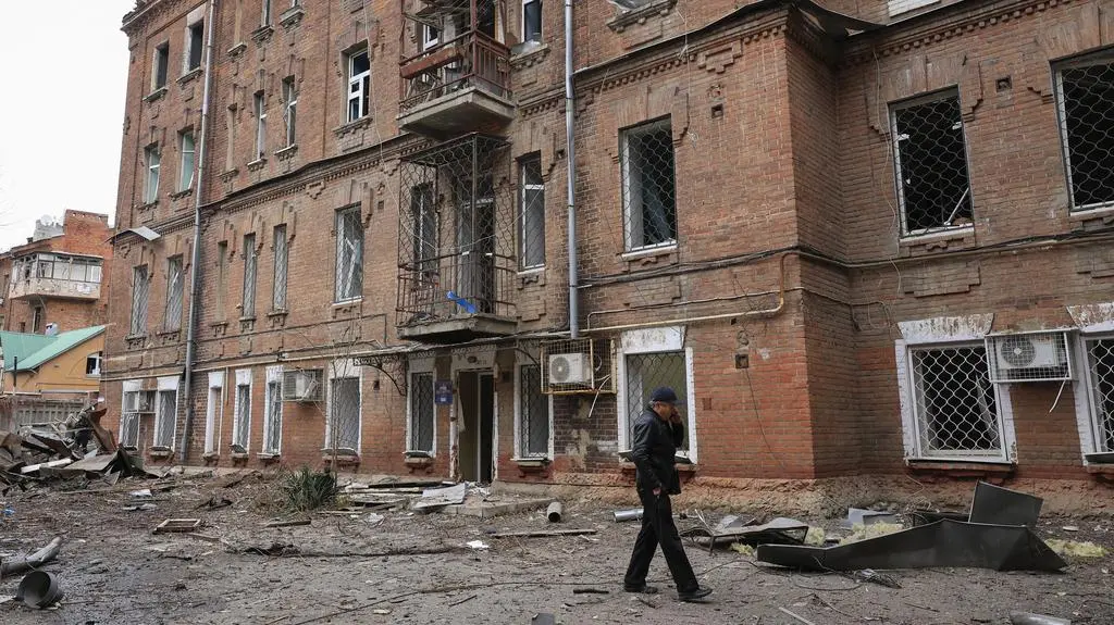 Zniszczenia po rosyjskim ataku w Charkowie  