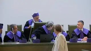 "Niegodne!" krzyczy sędzia Trybunału Stanu, a potem zrzuca innego z krzesła