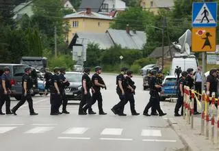 "Stwarza realne zagrożenie", "jest gotowy na wszystko". Nowe informacje od policji