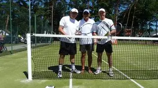 Jacek Mejer podczas turnieju artystów w Pogorzelicy w 2011 r