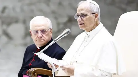 Papież Leon XIV podczas audiencji generalnej 13 sierpnia