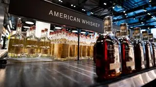 Wycofali ze sklepów alkohol z USA. Pierwsze pomysły, co z nim zrobić 
