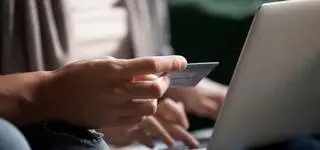 Kup teraz, płać potem. "Konsumpcyjna pułapka", czy wygodne wydawanie pieniędzy? 