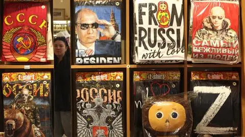 Koszulki z wizerunkiem Putina w sklepie w Moskwie
