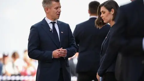 Tłumy witają Magyara. Transmisja