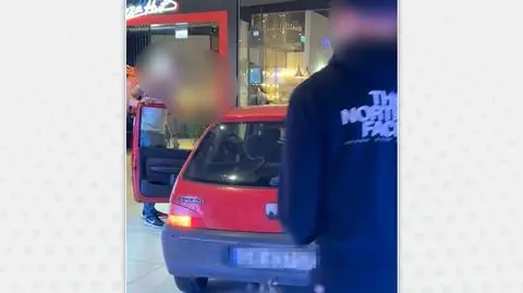 Wjechał samochodem do galerii. Nagranie