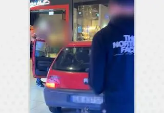 Wjechał samochodem do galerii. Nagranie