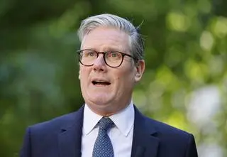 Premier chce śledztwa w sprawie powiązań polityków z Rosją  