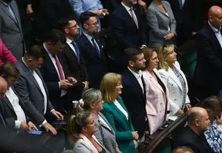 Chwila ciszy w Sejmie po zabójstwie kontrowersyjnego aktywisty