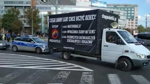 Kierowca furgonetki z homofobicznymi hasłami prawomocnie skazany
