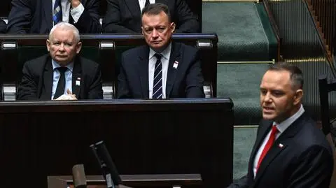 Jarosław Kaczyński w Sejmie podczas wystąpienia Karola Nawrockiego. Zdjęcie z 6 sierpnia