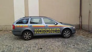Samochód biura koronera regionu pilzneńskiego w Czechach