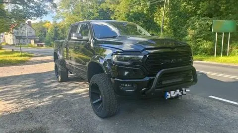 Samochód marki Dodge skradziony z Niemiec