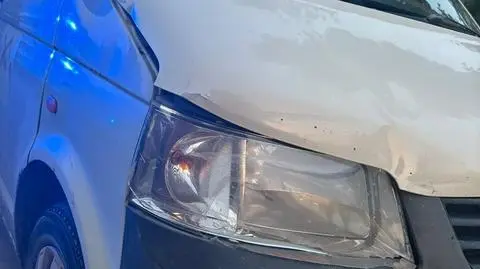 Wiekowo. Pijana kierująca wjechała w betonowe ogrodzenie