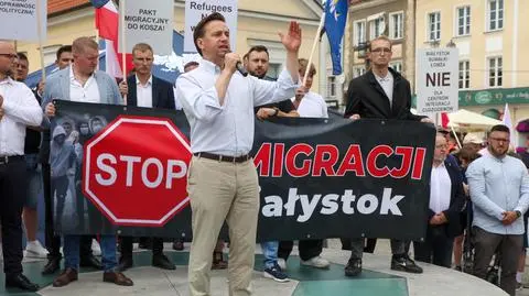 Wicemarszałek Sejmu, jeden z liderów Konfederacji Krzysztof Bosak podczas pikiety przeciwko imigracji w Białymstoku
