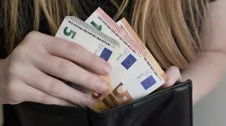 "Polacy mogą poczuć się bogatsi za granicą". Płace w górę