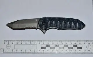 Napastnicy grozili też nożem