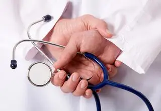 "Czy chcecie, by wasi bliscy trafili do takiego szpitala?". Rezydenci o fatalnej sytuacji w psychiatrii