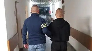 20-latek podpalił co najmniej 4 komórki bloku w centrum Sieradza