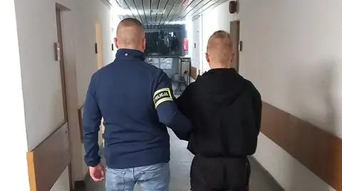 20-latek podpalił co najmniej 4 komórki bloku w centrum Sieradza