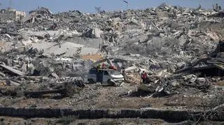 Życie wraca do miasta Gaza