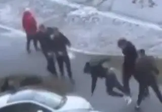 Uczniowie z Ukrainy pobici przed szkołą. Wcześniej nauczyciel miał nazwać ich "swołoczą"