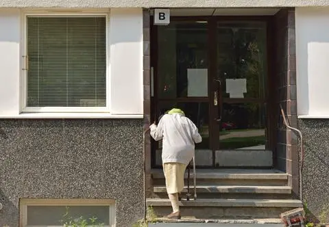 Mieszkania na ostatnich piętrach jak zakłady karne