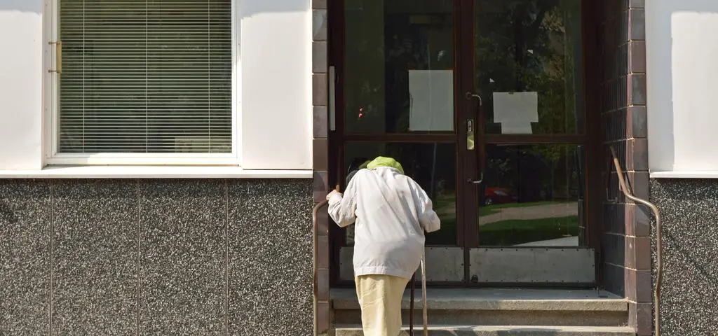 Mieszkania na ostatnich piętrach jak zakłady karne