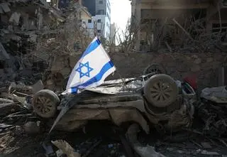 Iran zapowiada "bardzo bolesne ataki", Izrael ostrzega: Teheran spłonie 