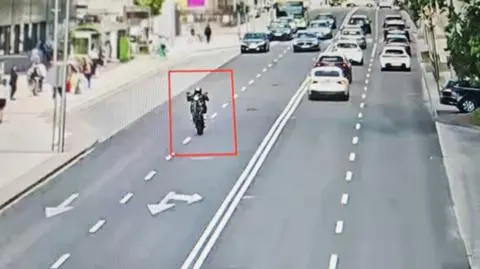 Zielona Góra. Motocyklista jechał na jednym kole