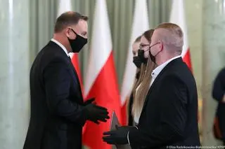 Wręczenie aktów nadania obywatelstwa polskiego rodzinie Jacyniaków