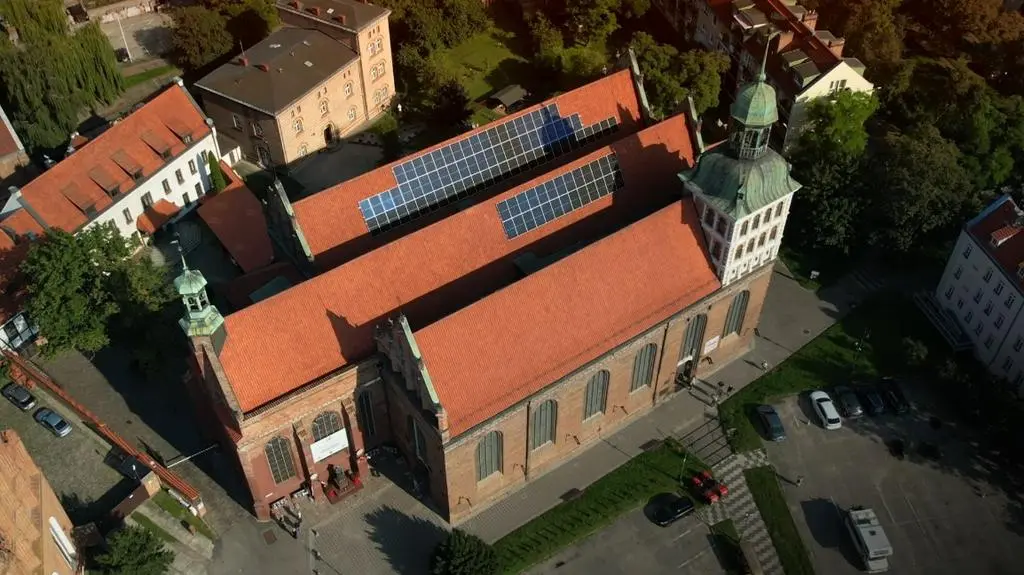 Kościół z fotowoltaiką