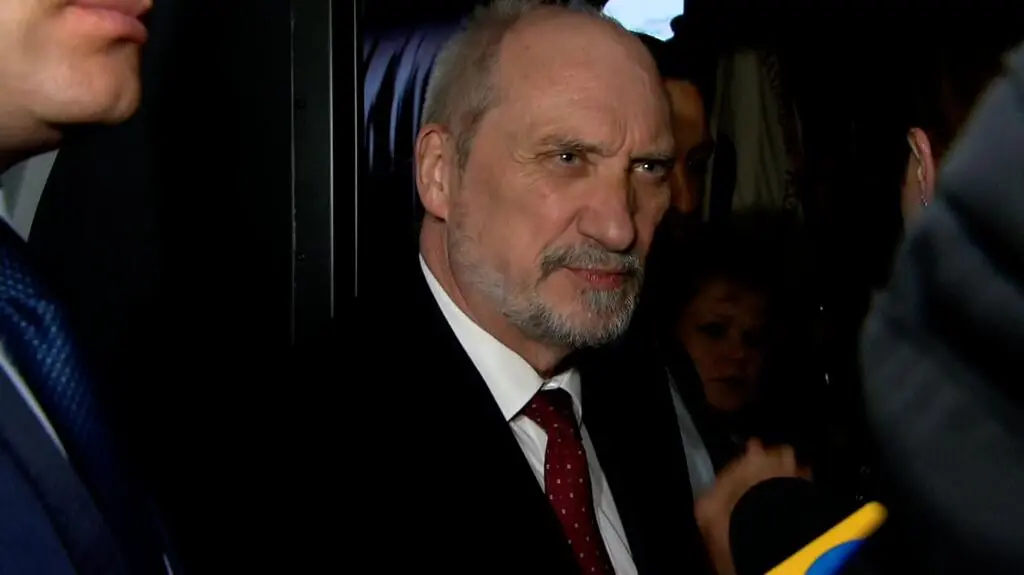 Macierewicz pytany o Misiewicza: czy wy nie macie honoru ani żadnej wrażliwości?