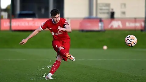 Tak strzela Mateusz Musiałowski. Cudowny gol Polaka dla Liverpoolu U-21