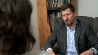 "Z całej siły, z wielką agresją strzelił mi w twarz". Potem "krzyczał, że ma immunitet"