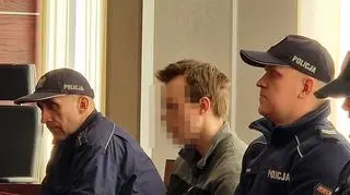 Mateusz H. słucha mów końcowych. Na ogłoszeniu wyroku go nie było