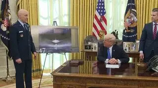 Donald Trump w Białym Domu w trakcie ogłoszenia myśliwca F-47.