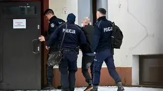 Mateusz K. podczas doprowadzenia do Sądu Okręgowego w Koszalinie