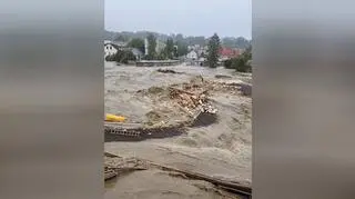 Most w Głuchołazach zniszczony. "Miasto jest praktycznie całkowicie zalane"