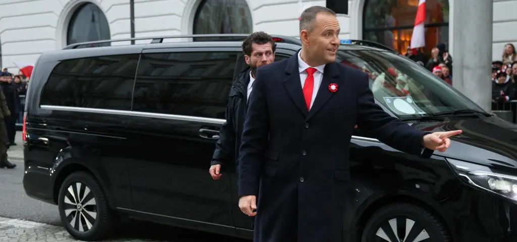 Kto ma służby, ten ma władzę? "Prezydent się tu okiwał, a Tusk go przechytrzył"