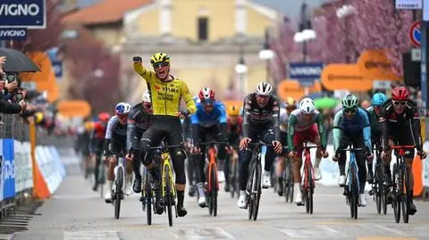 Czwarty etap dla Kooija. Pomarańczowe całe podium