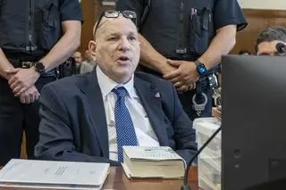 Harvey Weinstein w sądzie, 21 kwietnia 2026 roku