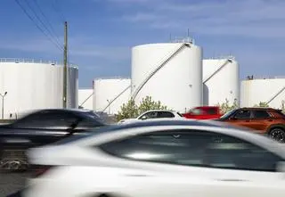 Ceny paliw w USA poszybowały. Trump traci zaufanie wyborców